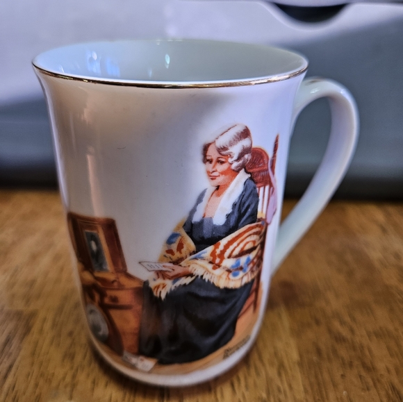 Vintage Norman Rockwell Set of 8 Cups 1982 - Picture 14 of 16